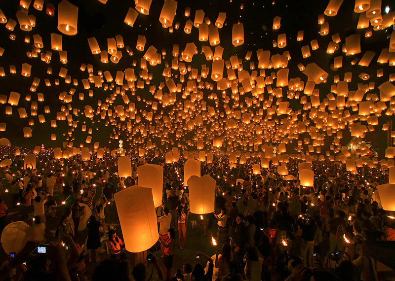 http://twistedsifter.com/2011/05/picture-of-the-day-festival-of-lanterns-in-chiang-mai-thailand/